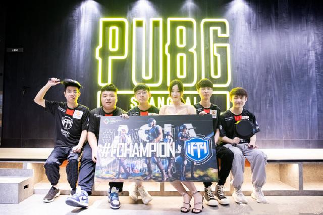 在狭小空间 在狭小空间